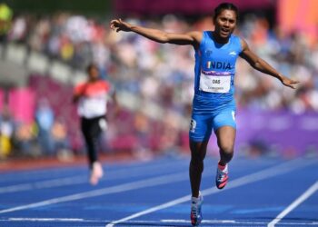 Ace Sprinter Hima Das Takes Dip In Ganga At Maha Kumbh