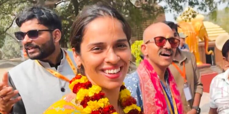 Olympic Medallist Shuttler Saina Nehwal Visits Maha Kumbh With Father