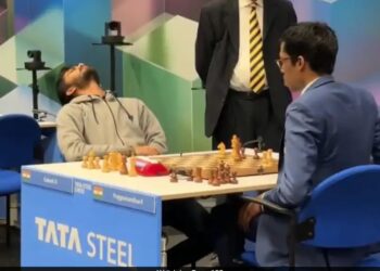 “Mere Paas Panch Hai”: Viswanathan Anand’s Tongue-In-Cheek Post After R Praggnanandhaa Beats D Gukesh