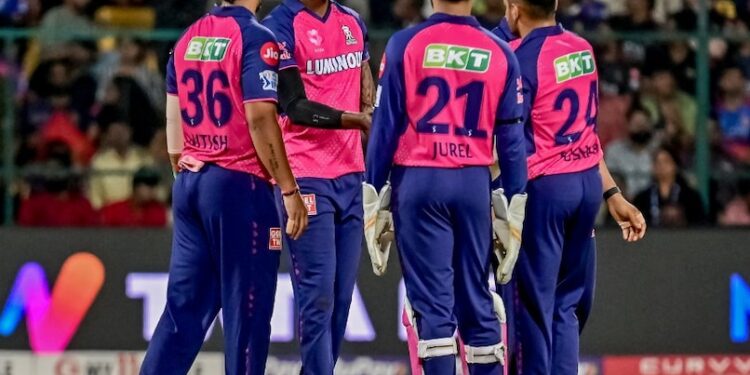 Rajasthan Royals Slammed Brutally For “Butchering” Chase Against RCB: “Lightning Strikes…”