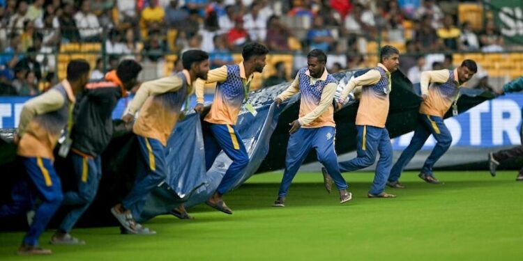 Sunrisers Hyderabad vs Delhi Capitals LIVE Score | IPL 2025 LIVE: Rain Stops Play In SRH vs DC Clash. Abandoned Match Will Eliminate…